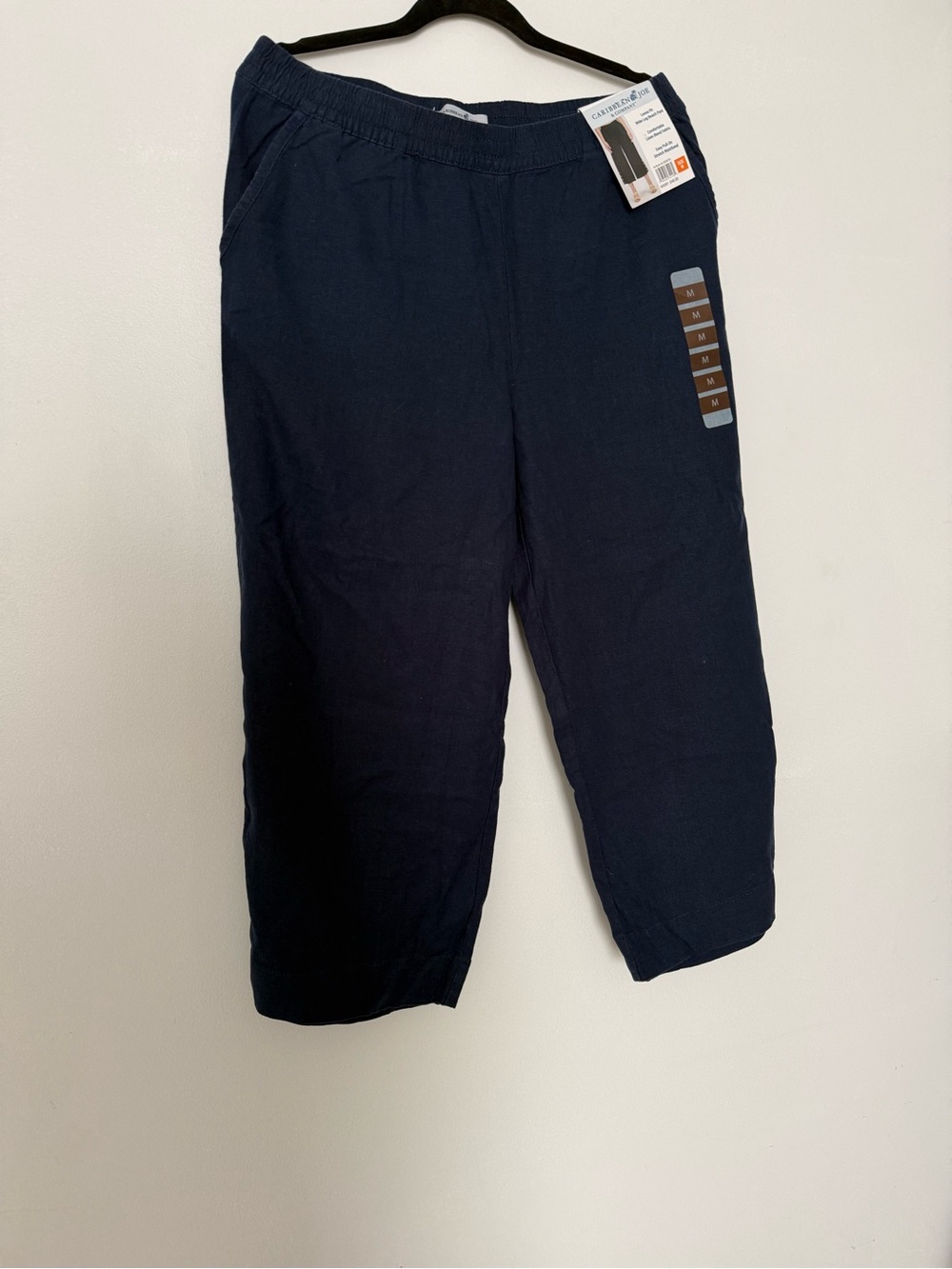 Stylish NAVY Cropped Pants with Button Detail.